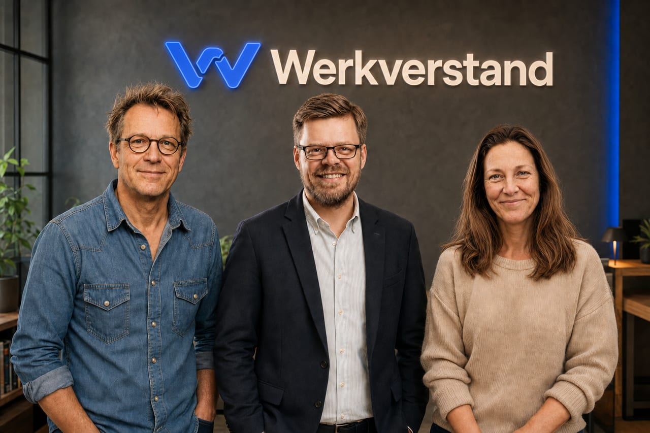 KI-gestaltete Teamszene mit Thomas, Manuel Streit und Emma im Werkverstand-Studio.